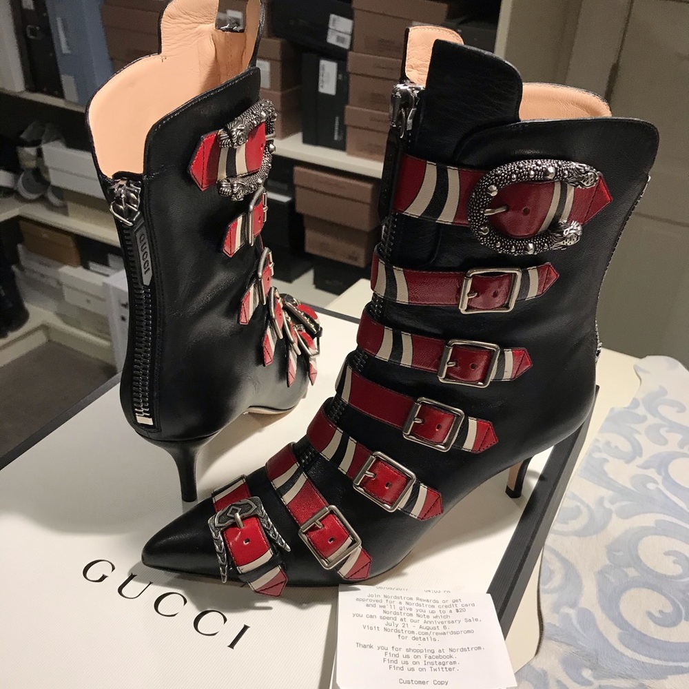 NEVER WORN GUCCI BOOTS!